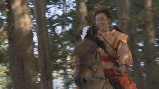 こんな流鏑馬見たことない! 弓を使わないで的を狙う岐阜県可児市の白鬚神社に伝わる「流鏑馬祭り」