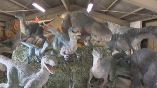 リアル過ぎてちょっと怖い！ 20年間恐竜を作り続けるトマト農家を調査