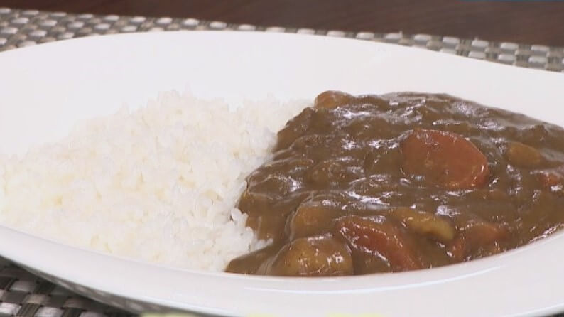 カレーのルーは全がけ派or半がけ派?どちらが王道?正しい盛り付け方や研究家がオススメする黄金比を伝授