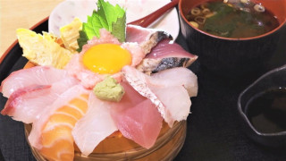 “はみ出る海鮮丼”がお値打ちすぎる！？日替わりパンが食べ放題の店も 愛知県名古屋市のお値打ちグルメを調査