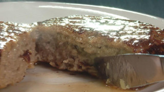 約1300種類そろう！業務用食品スーパー「アミカ」の店員さんに聞いた激オシ冷凍食品トップ3！第1位は年間約56万個売れるハンバーグ！