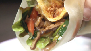 甘い台湾ソーセージ！？「浜木綿」の“埋もれメニュー”を調査！食べ方が想像できない野菜炒めとは？