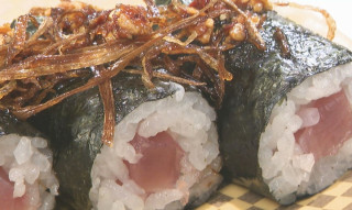 鉄火巻きを醤油で食べる時代は終わり！？「魚べい」の“埋もれメニュー”を調査！揚げネギとラー油を組み合わせた新感覚の鉄火巻とは？