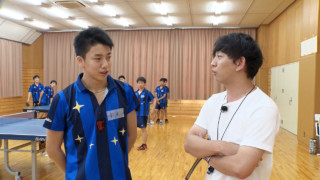 クラスの女子は『国宝』と呼ぶ…進学校の強豪卓球部にいたイケメン主将 歩くだけでザワつく