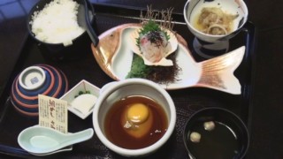 地名しりとりで狙い通りの結果に！？フェリーで四国に上陸 初代旅人ワッキーも絶賛の宇和島鯛めしに「おいしい」連発