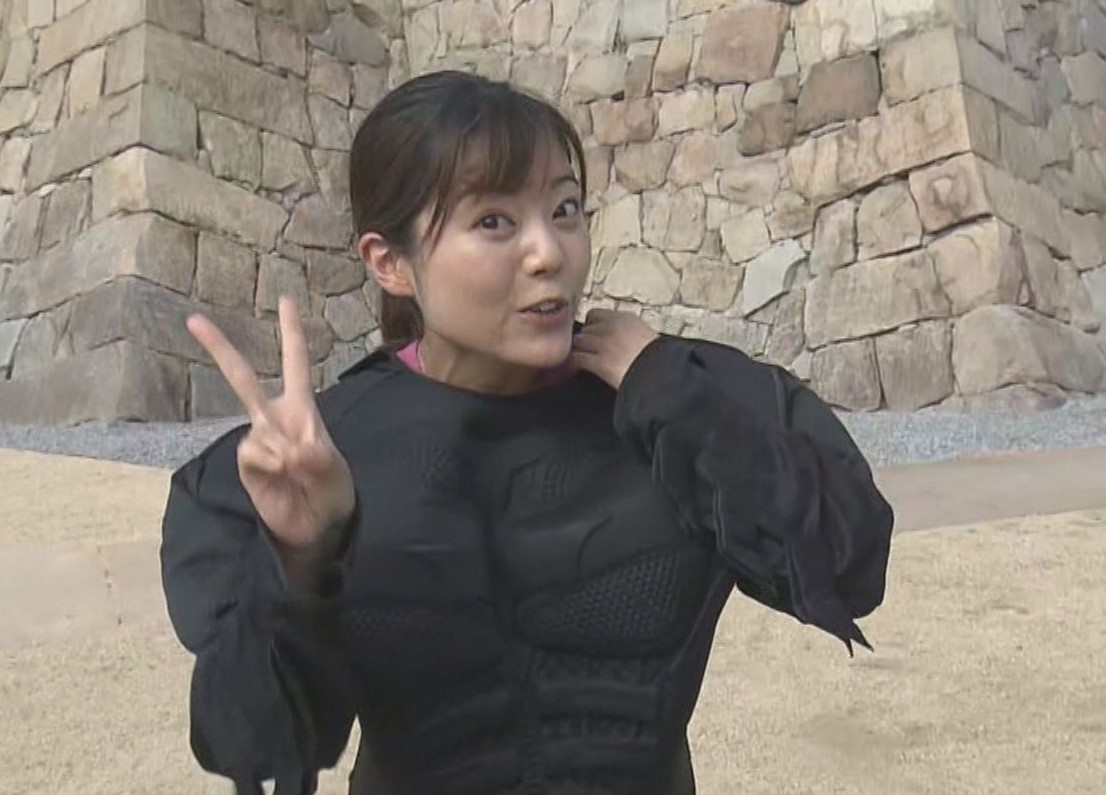 RCC田村友里アナがバットマン姿で熱くリポート!福山城が築城400年で大リニューアル!