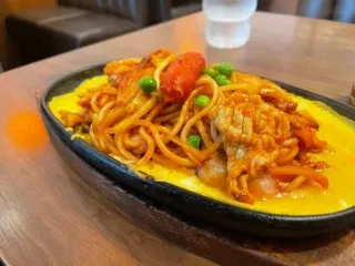 なぜナポリタンが名古屋めしに！？発祥の地『喫茶ユキ』の「鉄板スパ」誕生秘話