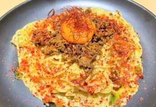 カルボナーラにとんこつと台湾ミンチ！？新名古屋めしパスタが味わえる「とんこつカルボ」