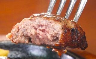肉々しさの極み!名古屋発祥のステーキ店「ブロンコビリー」のおいしさの秘密は「つなぎ」や「焼き方」にあった!?