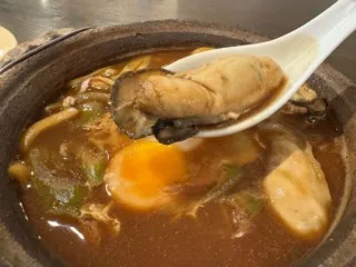 大ぶり牡蠣がどっさり!山本屋本店の冬季限定味噌煮込うどんを堪能