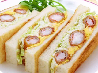名古屋にしか店舗がない老舗喫茶店「コンパル」。エビフライサンドなど人気メニューが豊富・テイクアウトもOK!
