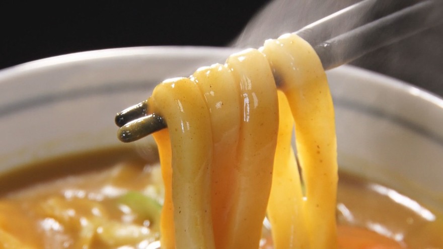 シメに利用するお客さんも!名古屋名物「若鯱家」のピリ辛カレーうどんに密着!