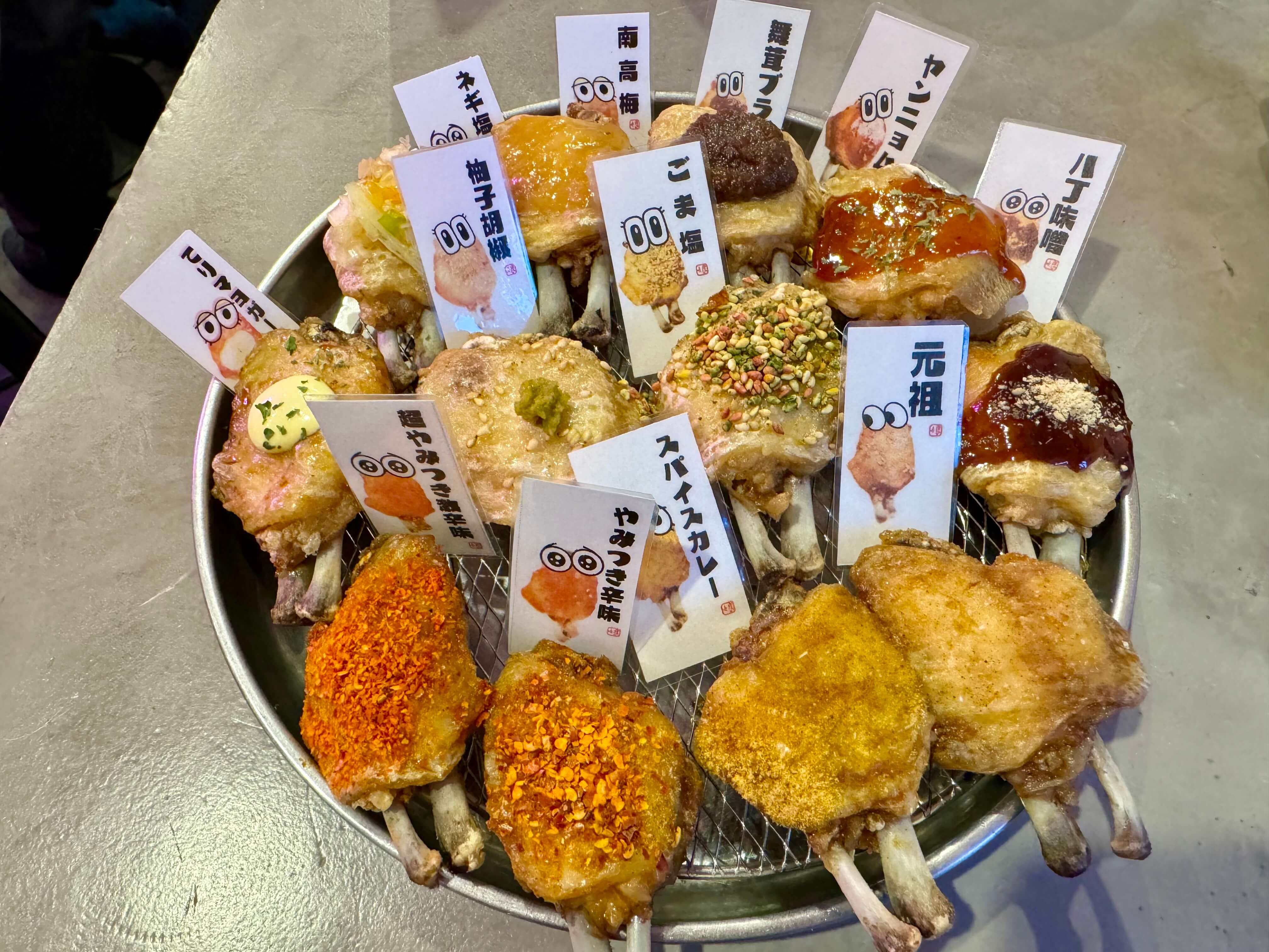 大須で味わう新感覚の手羽先!豊富なフレーバーが人気の「手羽先むすめ」
