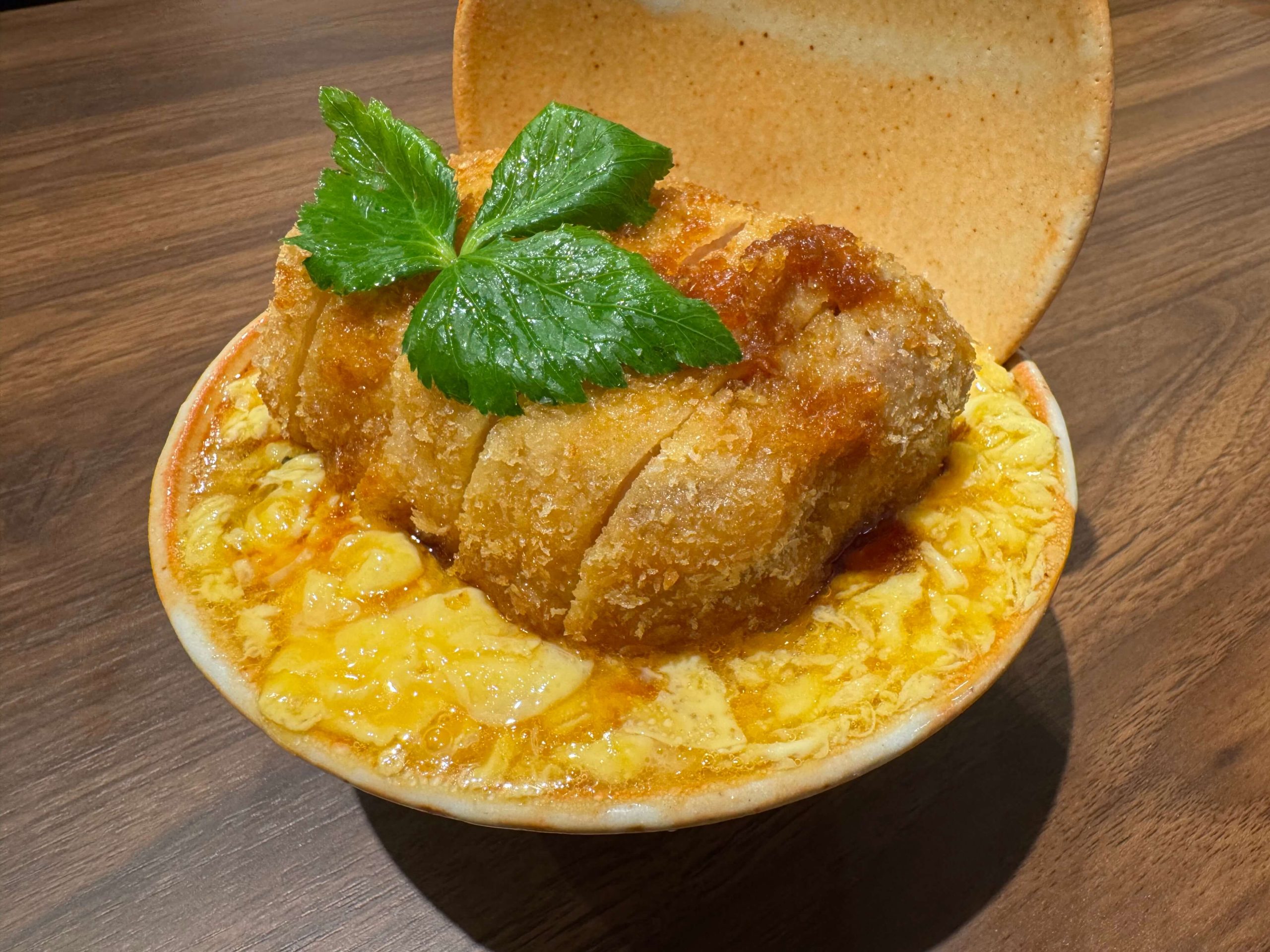 「とじないカツ丼」が大人気!2号店が大須にオープン「かつ丼 大樹」