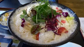うどんの下に“とろろごはん”！？豊橋でしか食べられない「豊橋カレーうどん」の特徴とは？市民100人が選ぶ「シン・3大豊橋」はコレだ！