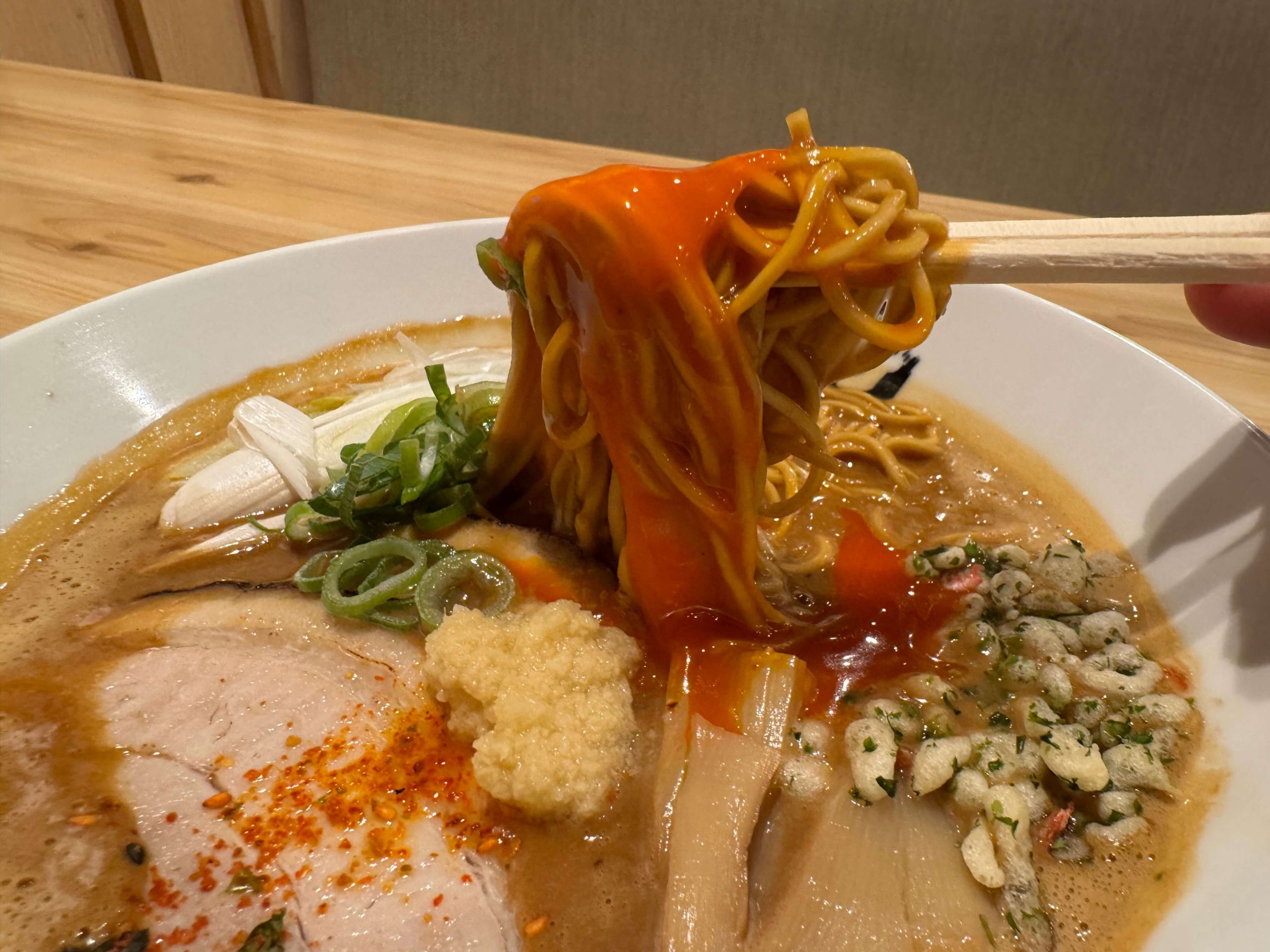 とんこつ×八丁味噌の絶妙な組み合わせが誕生!泡系豚骨ラーメン専門店「俺の豚骨 総本店」