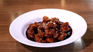具材は豚肉だけ！？北京伝統の真っ黒な“酢豚”とは？町中華激戦区の「名古屋・今池」で好きな町中華ランキングを調査！