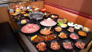 約300種類のメニューが3680円で食べ放題！？焼肉もしゃぶしゃぶもいい肉だらけ！「まんぷく太郎」の激安食べ放題に迫る！