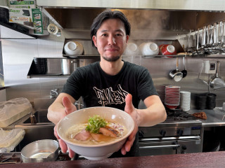 ラーメン数珠つなぎ第二弾！小麦香る麺＆うまみが凝縮されたスープを堪能「麺乃はる」