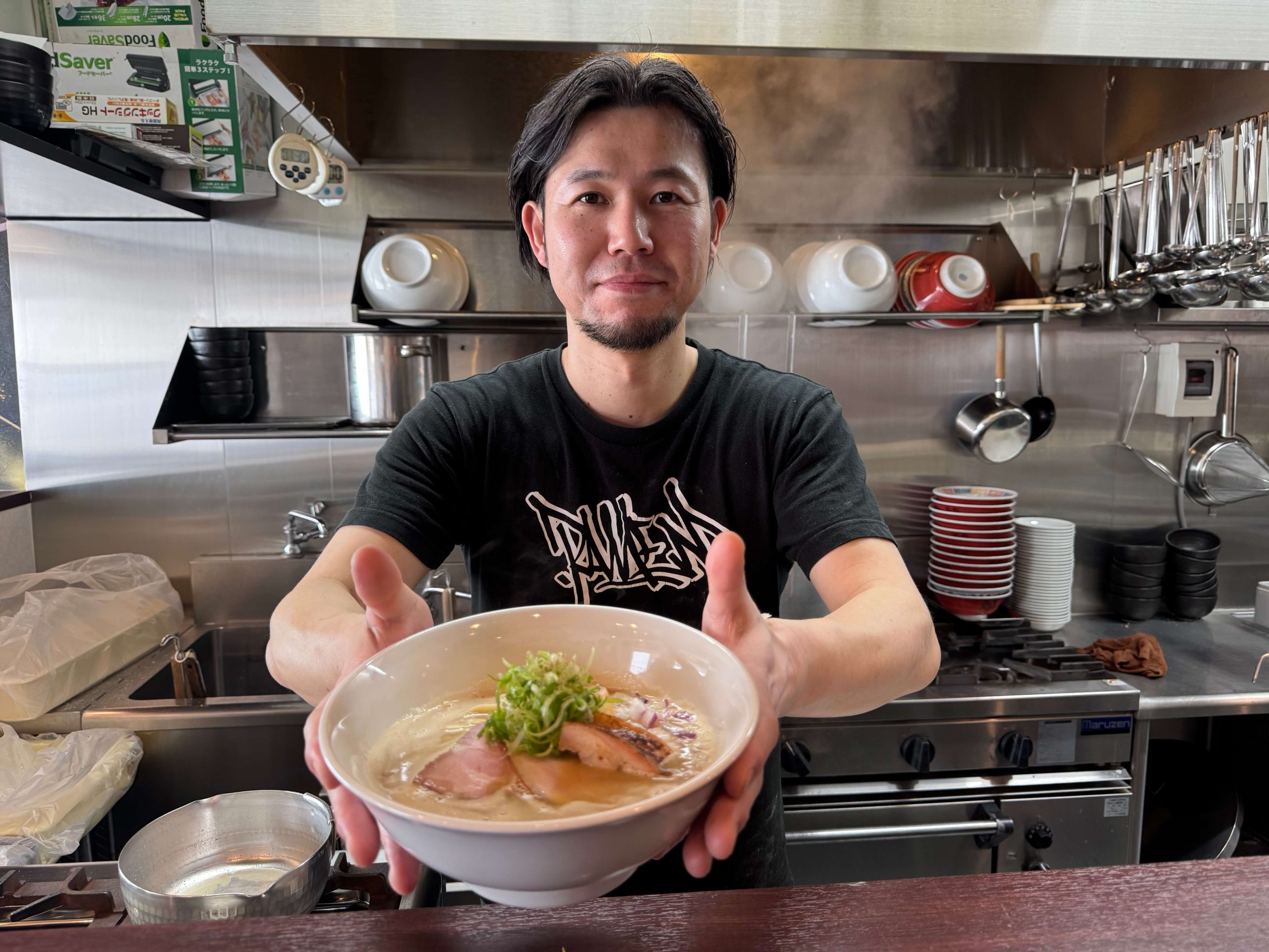 ラーメン数珠つなぎ第二弾!小麦香る麺&うまみが凝縮されたスープを堪能「麺乃はる」