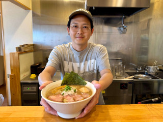 ラーメン数珠つなぎ第三弾！麺、スープ、トッピングすべての調和がとれた上質な味「麺道 ひとひら」
