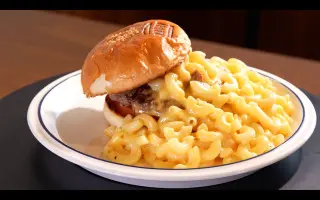 「え？こんなのハンバーガーに挟むの？」ハンバーガーから溢れる大量のマカロニ！？「今絶対に食べてほしいハンバーガー」ランキング！（前編）