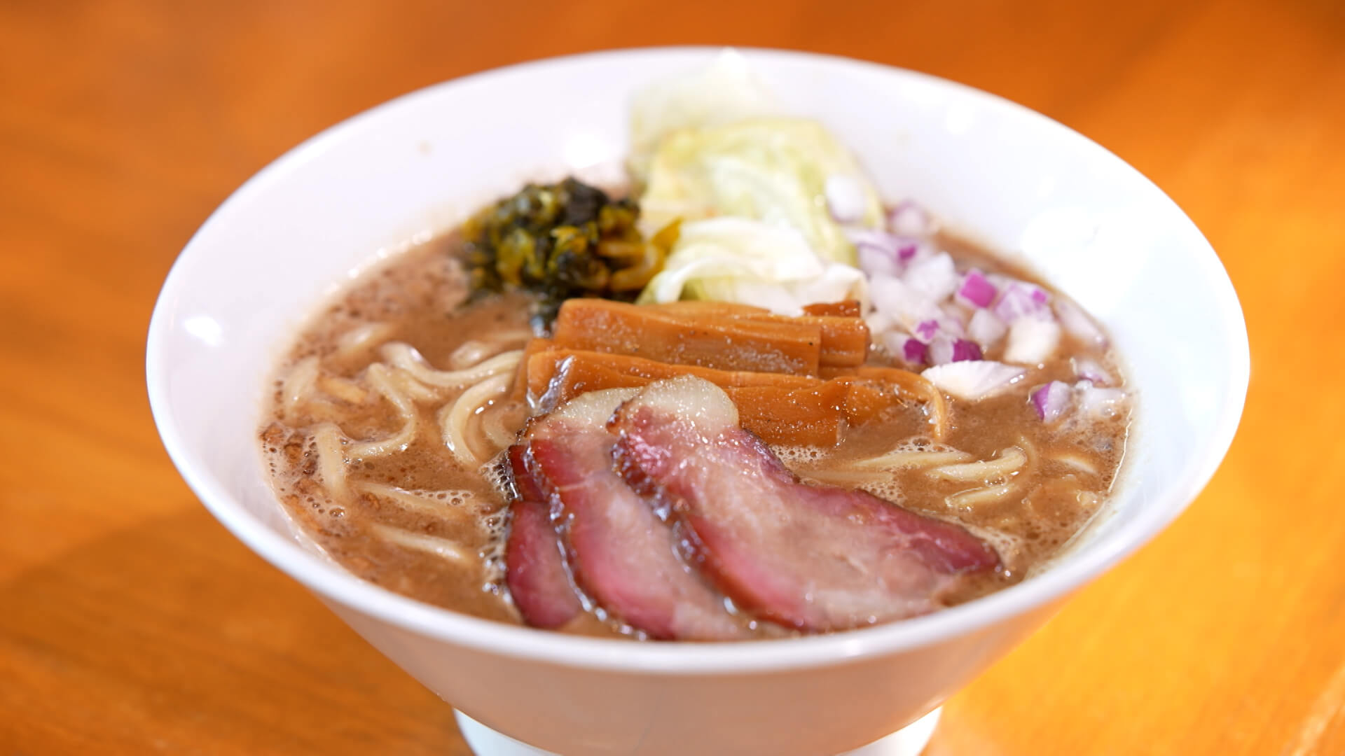 濃厚なのに飲み干せる!?豚と水だけで作る豚骨ラーメンの秘密とは?東海地方の本当にうまいラーメンランキング(中編)