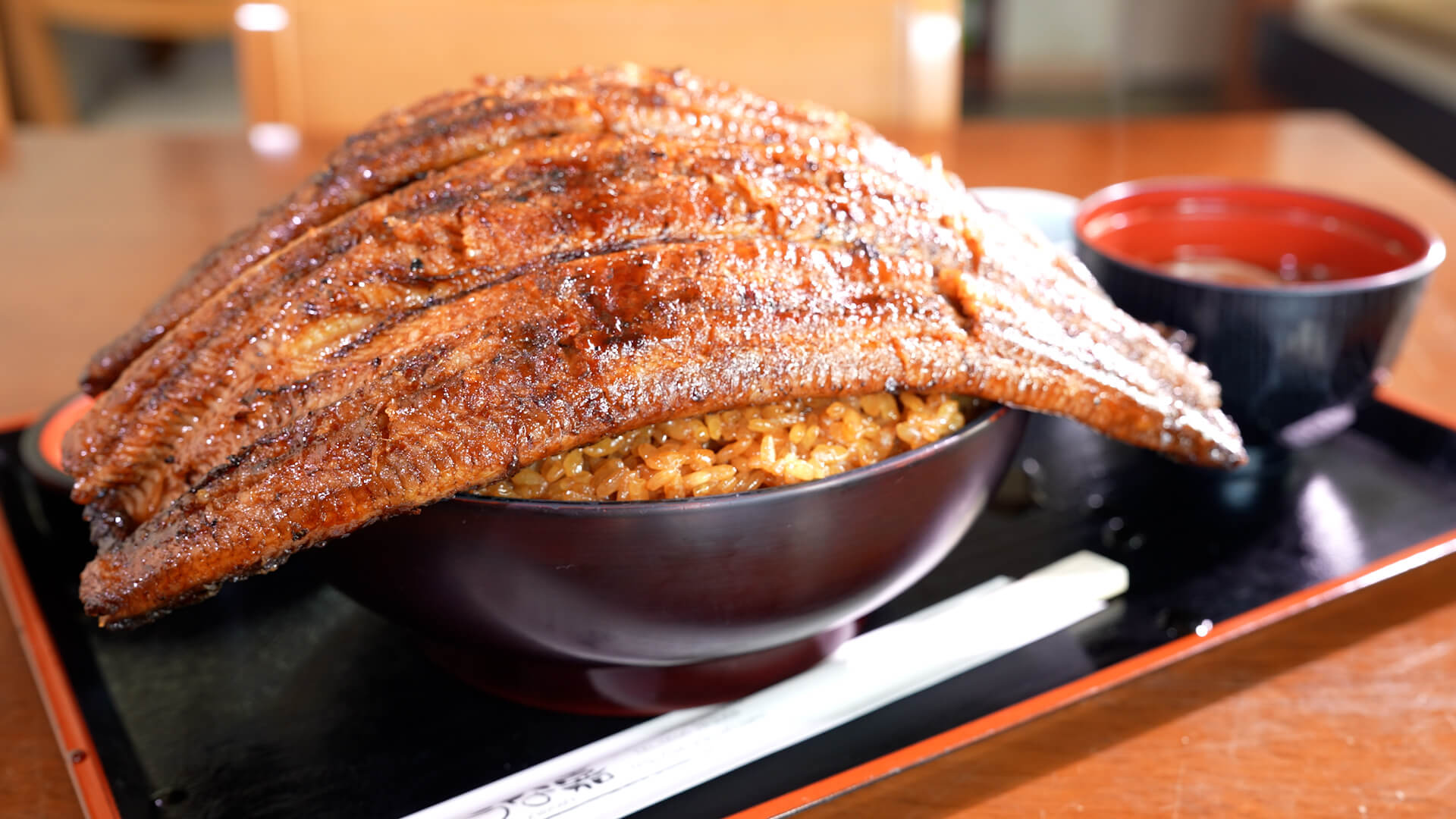 丼からはみ出すうなぎが衝撃!横綱が絶賛する“漫画盛り”のうな丼とは?力士が好きな名古屋めし特集!(後編)