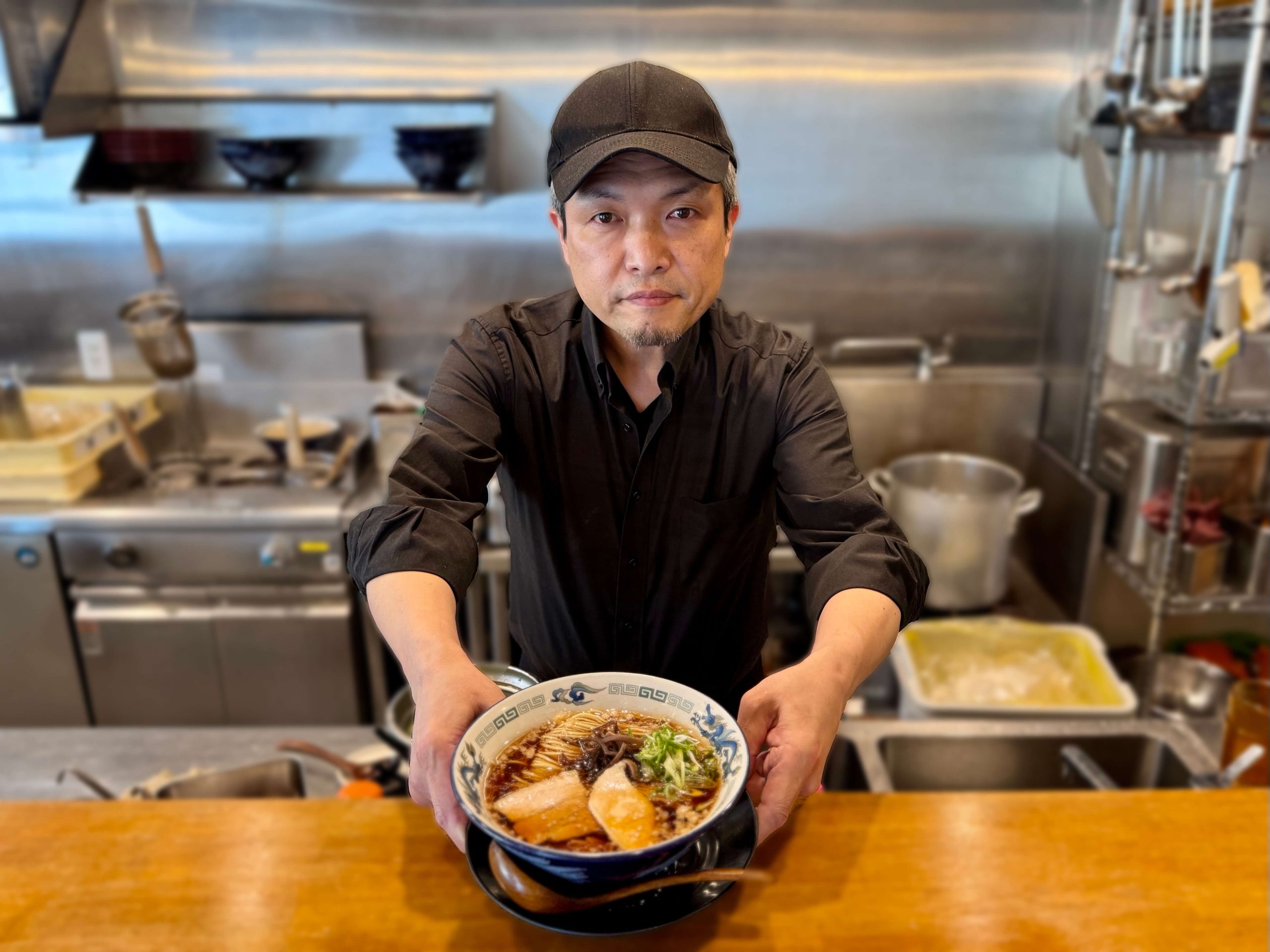 ラーメン数珠つなぎ第十五弾!醤油ベースの染み渡るスープの朝ラーメンが名物!「らーめん ニュー直方」