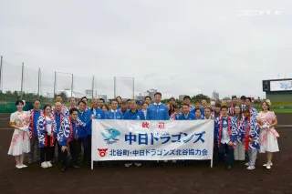 町長席にドアラが座る！ドラゴンズ北谷キャンプ３０年目、優勝を願う熱き地元