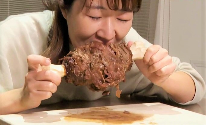 話題沸騰の商品「マンガ肉の骨」とは!?憧れの骨付き肉が家で完全再現できる!