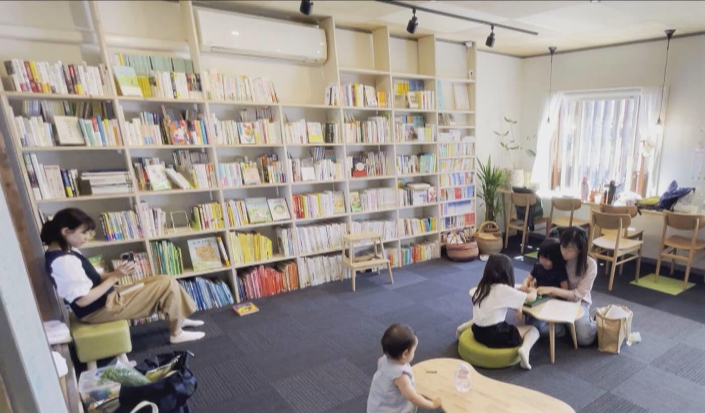 キッチン完備の「暮らせる図書館」って何!?会話も食事もOK!まるでリビングのような図書館とは