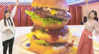 賞味期限5分のクレープ！？  高さ18センチのバーガーも！ インパクト抜群の「ぜいたく盛り過ぎグルメ」とは？