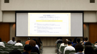前編|朝、指がこわばるのは更年期のサイン? 女性に多い手の不調を専門家が解説