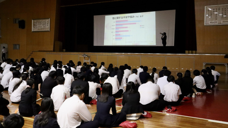 CBCテレビ me:tone編集部：愛知県立中川青和高等学校で開催された思春期セミナーの様子