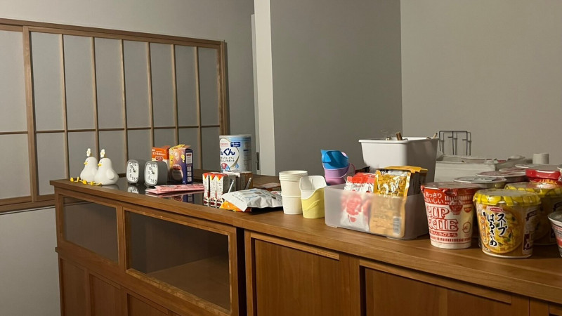 CBCテレビ me:tone編集部　粉ミルクだけでなく、母の夜食も用意。これらはすべて協賛者が提供している