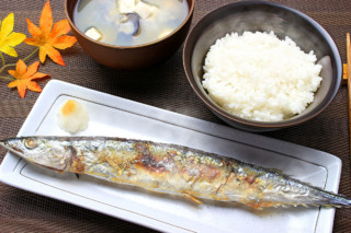 サンマが食べたい！好物の「秋の味」信じられない高値に走る衝撃