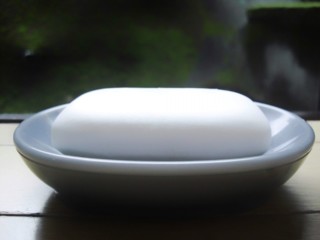 日本の暮らしに「石けん」を！香りと色を追求した明治から令和への開発史
