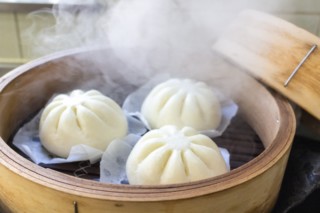 思わず食べたくなる！肉まんとあんまん、魅力たっぷり日本での「はじめて物語」