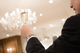 「結婚式の仲人」いつから姿を消し始めたのか？変貌する男女の出会いの形