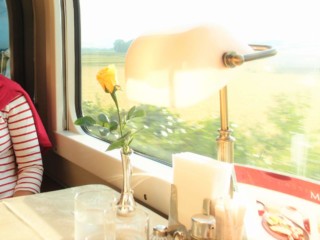 鉄路の旅を楽しむレストラン「食堂車」の思い出～忘れられない海老フライの味