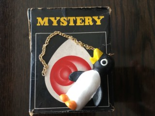昭和の珍品おもちゃ～オスとメスを判別する不思議なペンダントを覚えていますか？
