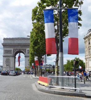 祭りの後のパリは？五輪パラリンピックが終わりフランスに訪れそうな混沌