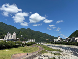 全国に広がる「宿泊税」の導入、自治体にとって新たな財源の行方は？