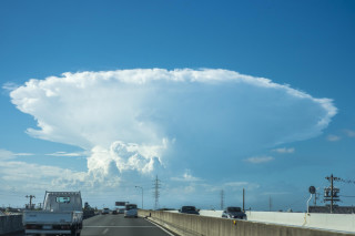 豪雨を人工的にコントロールできるのか?選ばれた主役は「ドライアイス」