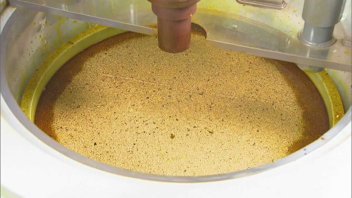 “ごみ”から大量の金が!? パソコン基板1トンから天然金鉱山の数十倍の金 “都市鉱山”が資源不足の日本を救う?