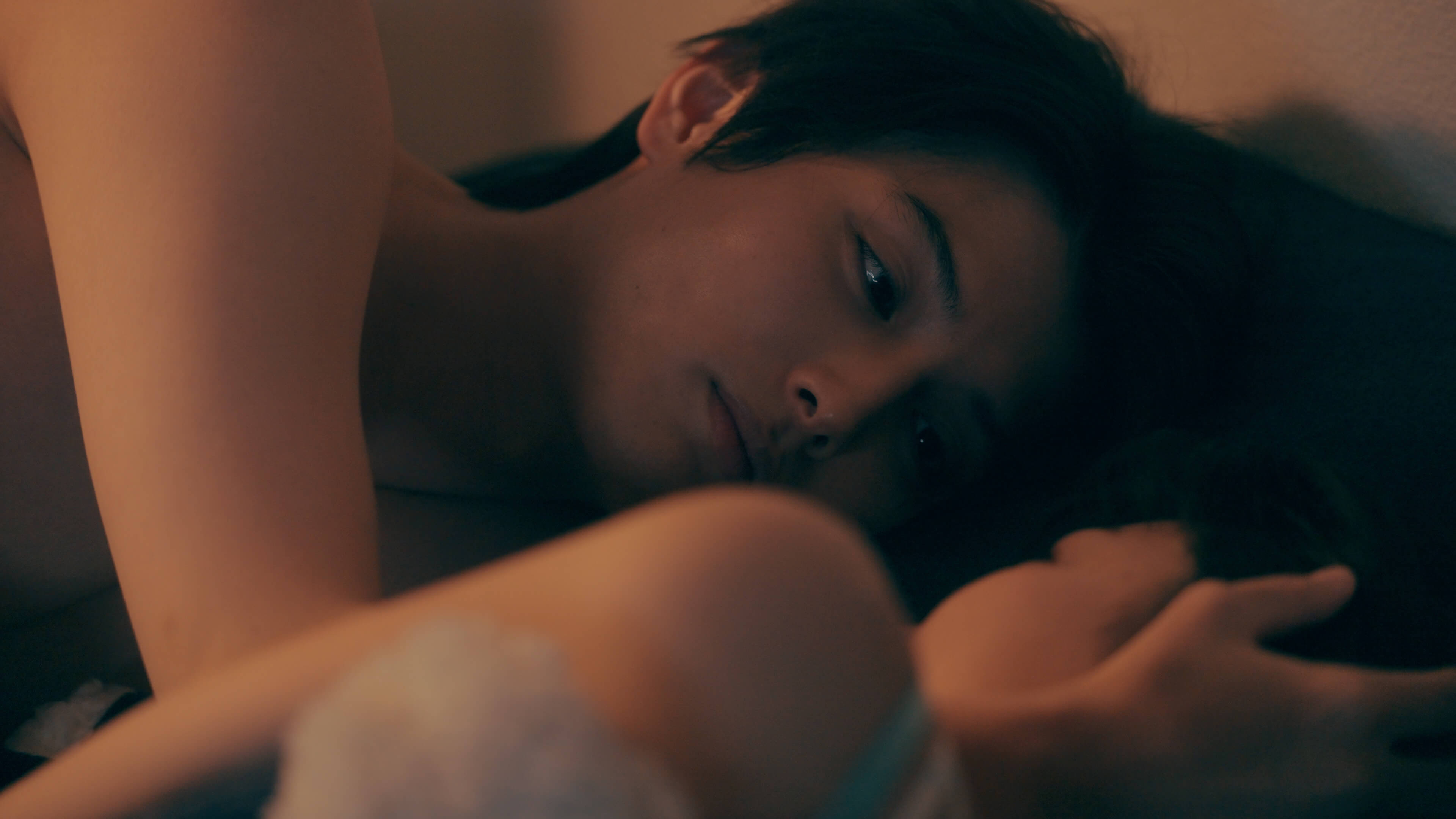 付き合う前に一夜を過ごしてしまったら…ベッドの上だけで繰り広げられる超個室会話劇「マクラコトバ(第1話)」無料オンライン試写会100名様をご招待