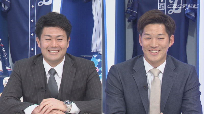 「サンデードラゴンズ」に出演する木下拓哉捕手と京田陽太選手©CBCテレビ