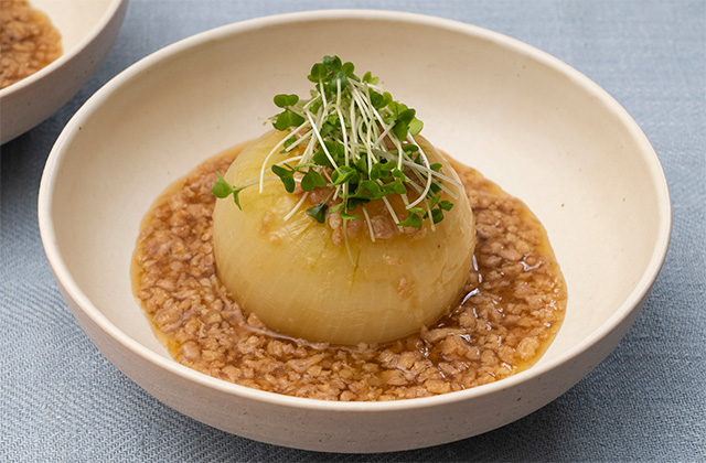 丸ごと玉ねぎのそぼろあん