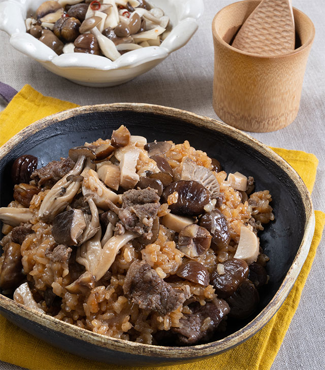 牛肉のもちおこわ風・残ったきのこのマリネ
